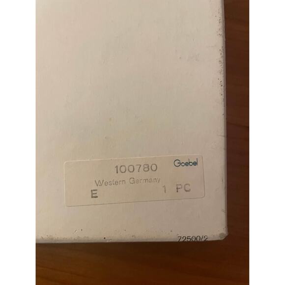 Vintage Hummel 1980 Annual Plate in Bas Relief Happy School Girl Goebel - Picture 8 of 8